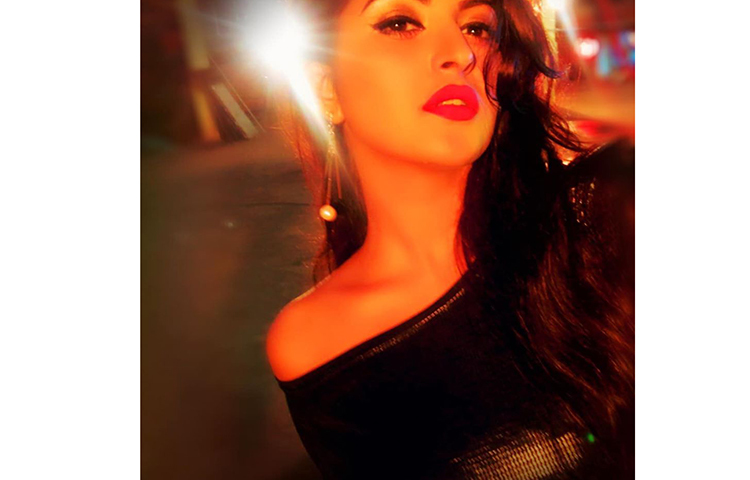 মনে হচ্ছে যেন উদাসী পরীমনি।