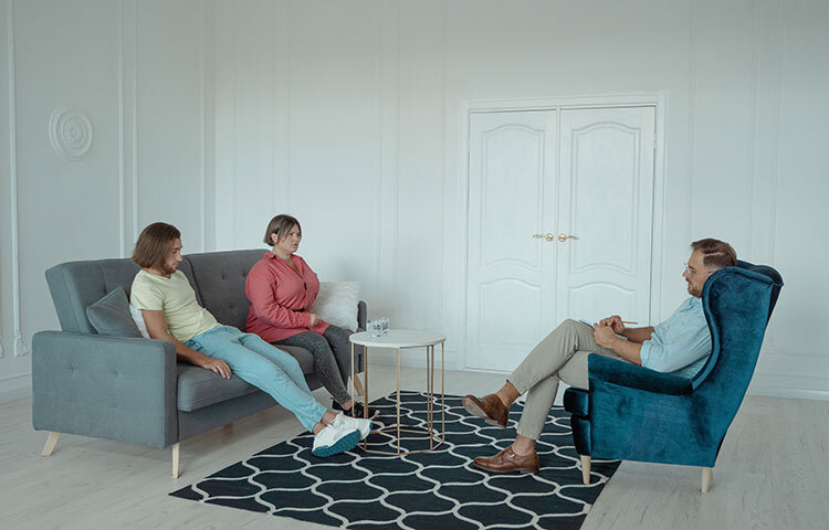 তবে বলা বাহুল্য এই ধরনের সমীক্ষাকে কখনওই সামাজিক সত্যের সামগ্রিক প্রতিফলন বলে ধরা যায় না। এটার উপর ভিত্তি করে কোনো বড় সিদ্ধান্ত নেওয়াটা কাম্য নয় কখনই। ছবি: সংগৃহীত