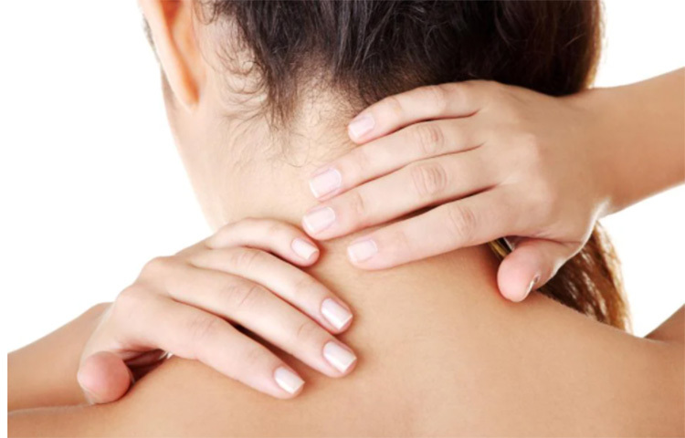 ঘামাচির সুনির্দিষ্ট কোনো ওষুধ নেই। পাউডার ব্যবহার করলে প্রাথমিকভাবে উপশম হয়। তবে পরদিন যেখানে পাউডার লাগিয়েছেন সে জায়গাটি পানি দিয়ে ধুয়ে দিন। ছবি: সংগৃহীত