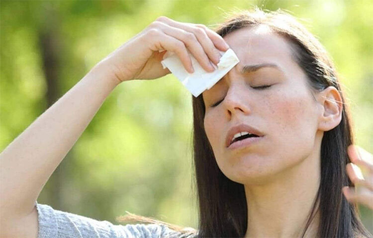 ঘামাচিকে হার মানানোর সেরা উপায় হলো শরীরকে শীতল রাখা। যেখানে ঘামাচি হয় বা হতে পারে, সেই জায়গাগুলো উন্মুক্ত রাখতে পারলে ভালো। শিশুদের গরমকালে যতটা সম্ভব ডায়াপার কম পরাবেন। ছবি: সংগৃহীত