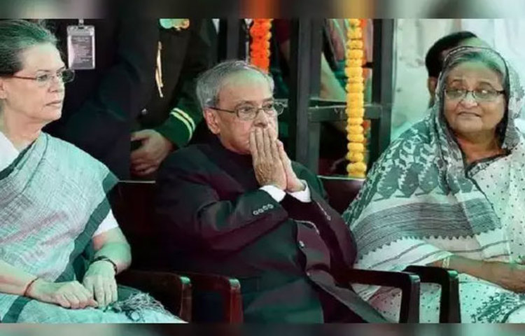 এর আগে আজ সকালের দিকে আর্মি রিসার্চ অ্যান্ড রেফারাল হাসপাতালের এক বিবৃতিতে ভারতের রাজনীতির অন্যতম এই আইকনের শারীরিক অবস্থার অবনতির খবর দেয়া হয়। এতে বলা হয়, ফুসফুসের সংক্রমণের কারণে সেপটিক শকে রয়েছেন তিনি।