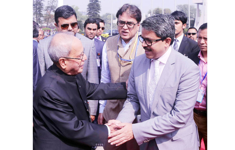 ভারতের সাবেক প্রধানমন্ত্রী ইন্দিরা গান্ধী, রাজীব গান্ধী, পিভি নরসিমা রাও এবং মনমোহন সিংয়ের আমলে গুরুত্বপূর্ণ মন্ত্রণালয়ের দায়িত্ব পালন করেন তিনি।