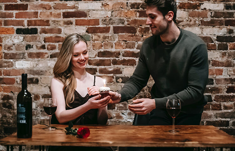 বলা হয়ে থাকে ফেব্রুয়ারি মাস প্রেমের মাস। কারণ এ মাসেই ভ্যালেন্টাইন’স যে বা বিশ্ব ভালোবাসা দিবস। শুধু তাই নয়, এ মাসে আছে রোজ ডে ও প্রপোজ ডে। তাই প্রপোজ সম্পর্কে জেনে নেওয়া যাক। ছবি: সংগৃহীত