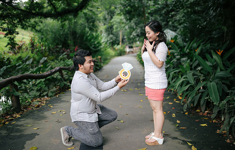 কারো প্রেমে পড়ে এতদিন ধরে যে কথাটি বলতে চাইছেন কিন্তু বলতে পারছেন না, সেটি জানিয়ে দেওয়ার দিন হচ্ছে প্রপোজ ডে। একটি বিষয় খেয়াল করবেন, এক্ষেত্রে প্রপোজ ছেলেদের দিক থেকেই বেশি আসে। মেয়েরা যে একদমই প্রপোজ করে না, এমনটা নয়। তবে তা খুবই কম। ছবি: সংগৃহীত