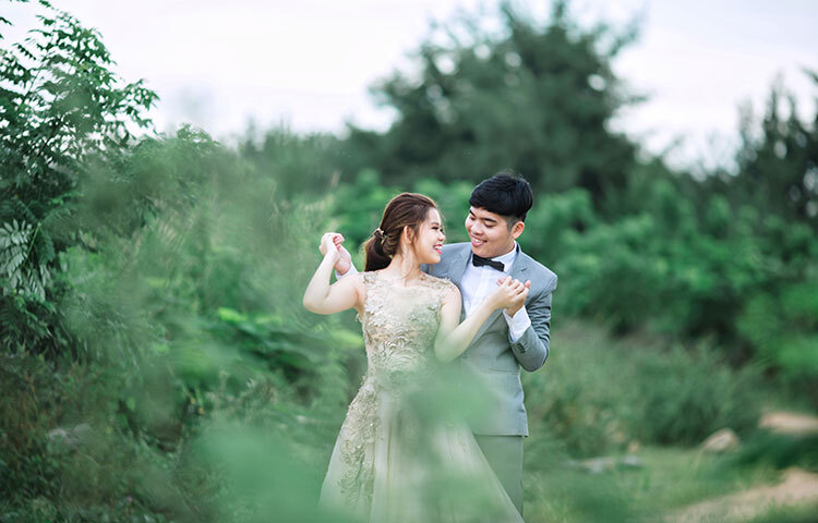 কেন বেশিরভাগ ক্ষেত্রে ছেলেরাই প্রপোজ করে অর্থাৎ প্রেম প্রস্তাব দেন? কেন মেয়েটি আগ বাড়িয়ে ভালোবাসার কথা জানাতে পারে না? খোলাখুলিভাবে কথা বলতে পছন্দ করা মেয়েটিও যেন এক্ষেত্রে একদমই মুখ লুকিয়ে থাকে। ছবি: সংগৃহীত