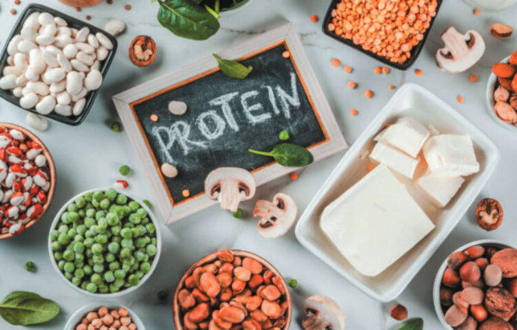 কীভাবে বোঝা যাবে শরীরে প্রোটিনের ঘাটতি রয়েছে? যদি খাবারে পর্যাপ্ত প্রোটিন থাকে, তা হলে কোনো সমস্যা নেই। যদি তা না থাকে, তা হলে কিন্তু শরীরে উপসর্গ দেখা দিতে পারে। দেখে নেয়া যাক কী কী উপসর্গ দেখলে বোঝা যাবে শরীরে প্রয়োজনীয় মাত্রায় প্রোটিন নেই!