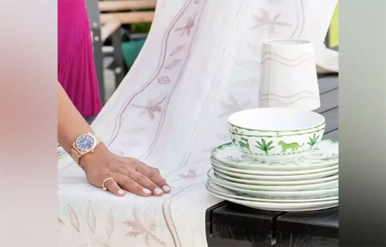 শুধু টেবিল ক্লথই নয়, ন্যাপকিন থেকে শুরু করে পাওয়া যাচ্ছে টেবিল রানারও। এই সামগ্রীগুলোর কোনোটা গোলাকৃতি, কোনোটার আকার চৌকো, কোনোটি আবার ডিম্বাকার। ছবি: সংগৃহীত