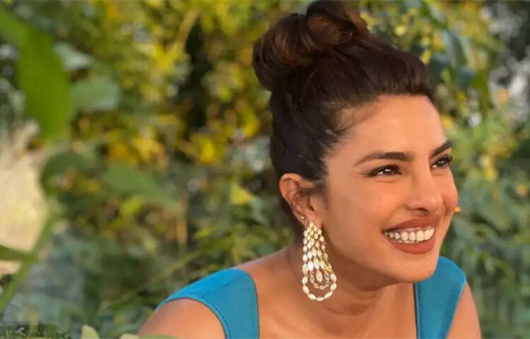 খাবার পরিবেশন করার সামগ্রীর নাম ‘সুলতান গার্ডেন’। ‘পান্না’-র তালিকায় রয়েছে সবরকম কাপড় দিয়ে বানানো সামগ্রী, যা টেবিলকে আরও সুন্দর করে সাজাতে সাহায্য করে। ছবি: সংগৃহীত