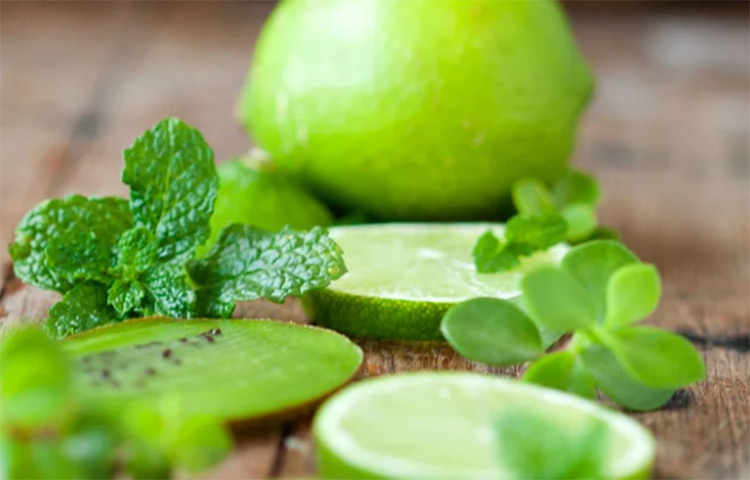 পুদিনাপাতায় অ্যান্টি-ইনফ্লেমেটরি থাকায় এটি কাটা, ক্ষত, মশার কামড় এবং এমনকি চুলকানি ত্বক নিরাময়ে সহায়তা করে। ত্বকে জ্বালাপোড়া এবং ক্ষত নিরাময়ে সাহায্য করে পুদিনাপাতা। ছবি: সংগৃহীত