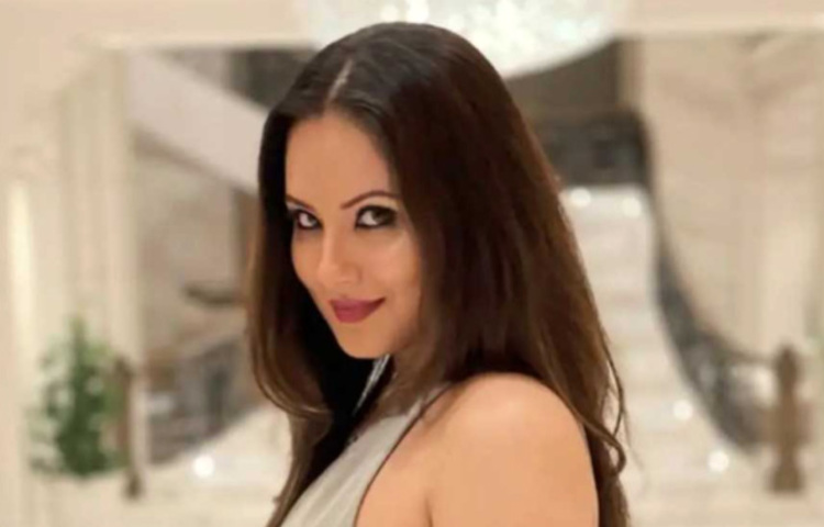 প্রথম স্বামীর সঙ্গে বিচ্ছেদের কারণ কোনো দিনই জানাননি অভিনেত্রী। তবে একটা বিষয় সবারই জানা। প্রথম বিয়েতে থাকাকালীনই কুণালের প্রেমে পড়েছিলেন পূজা। ছবি: সংগৃহীত