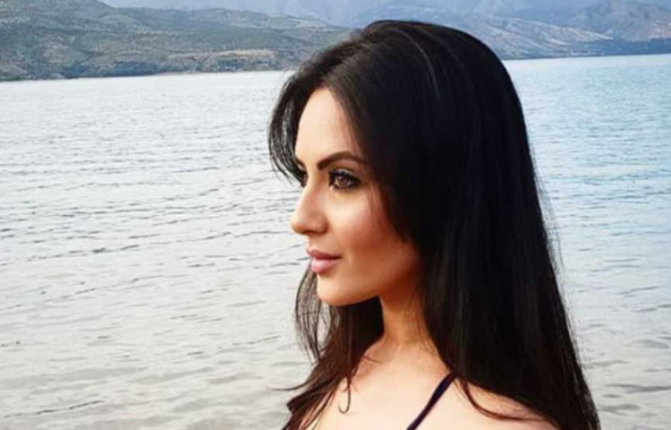 পূজার সঙ্গে কুণালের প্রেমে কখনো কোনো ঝগড়া-অশান্তির কথা শোনা যায়নি। তবে প্রেম চলাকালীনই একসহ অভিনেত্রীকে ঠোঁটে ঠোঁট রেখে চুম্বন করতে দেখা গিয়েছিল পূজাকে। সেই ছবি নিয়ে জলঘোলাও হয়েছিল। তবে জল্পনা বেশি দূর গড়ায়নি।