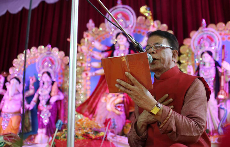 পূজার আনুষ্ঠানিকতার পর্ব। ছবি: মাহবুব আলম
