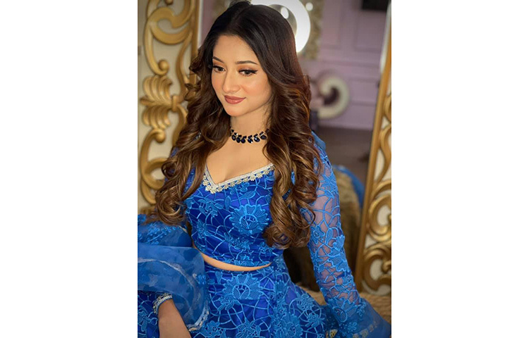 মিষ্টি হাসির পূজা। ছবি: ফেসবুক