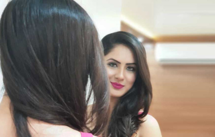 পূজা ভারতীয় টেলিভিশন অভিনেত্রী। আবার বাংলা সিনেমাতেও অভিনয় করেছেন। তার দ্বিতীয় এবং তৃতীয় বিয়ের পাত্র কুণালও পেশাদার অভিনেতা। হিন্দি ধারাবাহিক ‘তুঝ সঙ্গ প্রীত লগাই সজনা’-য় একসঙ্গে কাজ করেছেন দুজন। ছবি: সংগৃহীত