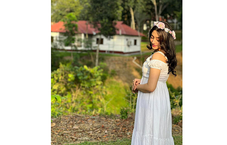 সামাজিক যোগাযোগ মাধ্যমে পূজার ভক্তরা তার বিভিন্ন বিষয় নিয়ে লেখালেখি করছেন। ছবি: ফেসবুক