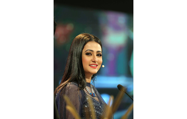 পূর্ণিমার এই ছবি দেখে এমকে জাবেদ নামের একজন মন্তব্য করেছেন, ‘চেহারায় বয়সের ছাপ পড়ছে না কেন এই নিয়ে একটা মানববন্ধন করা উচিত না, কি বলেন?’ ছবি: ফেসবুক