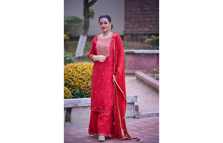 পূর্ণিমা ঈদের পোশাকে সেজে তার ভক্তদের শুভেচ্ছা জানিয়েছেন। এই ছবি ফেসবুকে পোস্ট করে পূর্ণিমা লিখেছেন, ‘ঈদ মুবারাক, উইশিং ইউ অল এ ভেরি হেপি অ্যান্ড পিসফুল ঈদ’। ছবি: সংগৃহীত