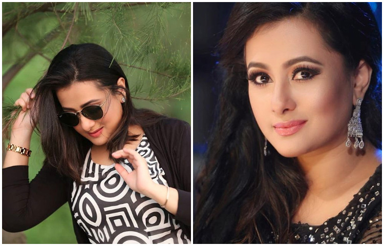 খোলাচুলে পূর্ণিমার একলা সময়।