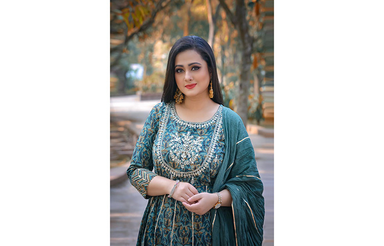 পূর্ণিমার এই ছবি দেখে তানিসা চৌধুরী তানিসা নামের একজন মন্তব্য করেছেন, ‘ঈদের জামা দেখে ফেলেছি, ঈদের আনন্দ শেষ’। ছবি: ফেসবুক