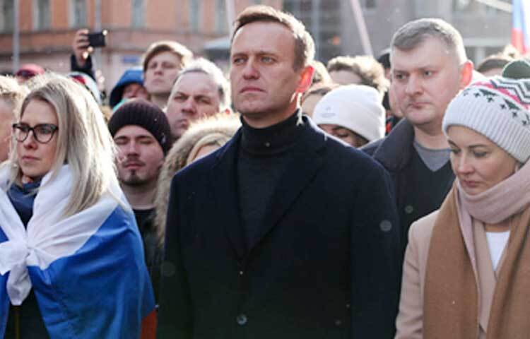 অভিযোগ ওঠে বিষে দিয়ে তাকে খুন করার চেষ্টা করা হয়েছিল। ফেডেরাল সিকিউরিটি সার্ভিস-এর বিরুদ্ধে এমনই বিস্ফোরক অভিযোগ তোলেন রাশিয়ার বিরোধী নেতা আলেক্সেই নাভালনি। ছবি: সংগৃহীত