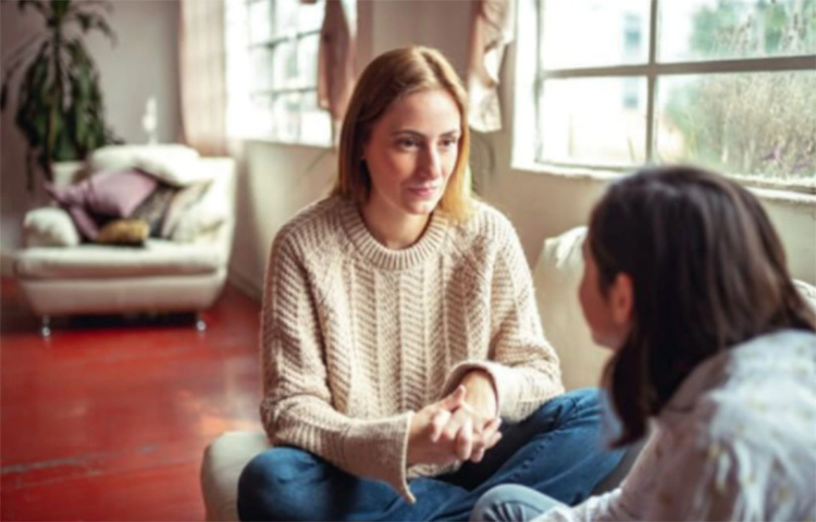 তর্কের সময় পরিস্থিতি যেমনই হোক না কেন, আপনাকে একজন ভালো শ্রোতা হওয়া গুরুত্বপূর্ণ। যার সাথে তর্ক করছেন প্রথমে তার কথা মন দিয়ে শুনুন। পরে জবাব দিন। ছবি: সংগৃহীত