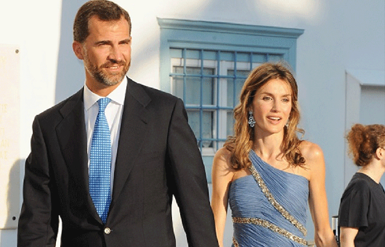 ২০০০ সালে তিনি অনূর্ধ্ব ৩০ বিভাগে দেশের সেরা সাংবাদিকের পুরস্কার পান। স্পেনের টিভিই টেলিভিশনে সাংবাদিকতা করতেন তিনি।