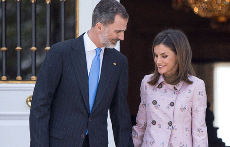 ছুটি কাটিয়ে ফিরে প্রিন্স ফিলিপ তাকে বিয়ের প্রস্তাব দেন। এক আগেও লাতিজিয়ার একবার বিয়ে হয়েছিল। কিন্তু সেই সম্পর্ক বেশিদিন টেকেনি। লাতিজিয়ার অতীত নিয়ে রয়্যাল পরিবারে কোনো মাথাব্যাথা ছিল না।