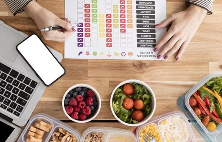 খাবারের পরিকল্পনা করুন প্রতি সপ্তাহে আপনার স্বাস্থ্যকর খাবারের পরিকল্পনা করুন। কী ধরনের স্বাস্থ্যকর খাবার প্রস্তুত করবেন, কোন দিন কী কী খাবেন তার একটি তালিকা তৈরি করুন।