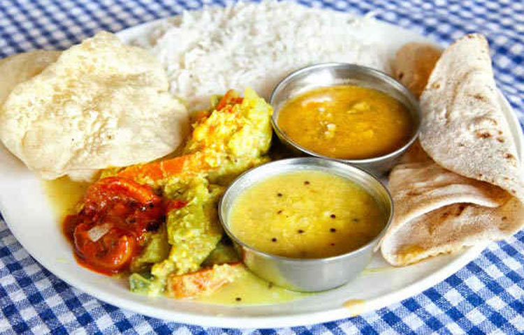 খাওয়ার সময় রিল্যাক্স থাকুন কাজের চাপের কারণে আপনি হয়তো কোনো রকমে একটু খেয়ে আবার কাজে লেগে পড়েন, কিন্তু এটা করবেন না। খাবার খাওয়ার সময় ভালভাবে খান এবং এইসময় এমন কিছু মনে আনবেন না যা আপনার মনে চাপ সৃষ্টি করে।