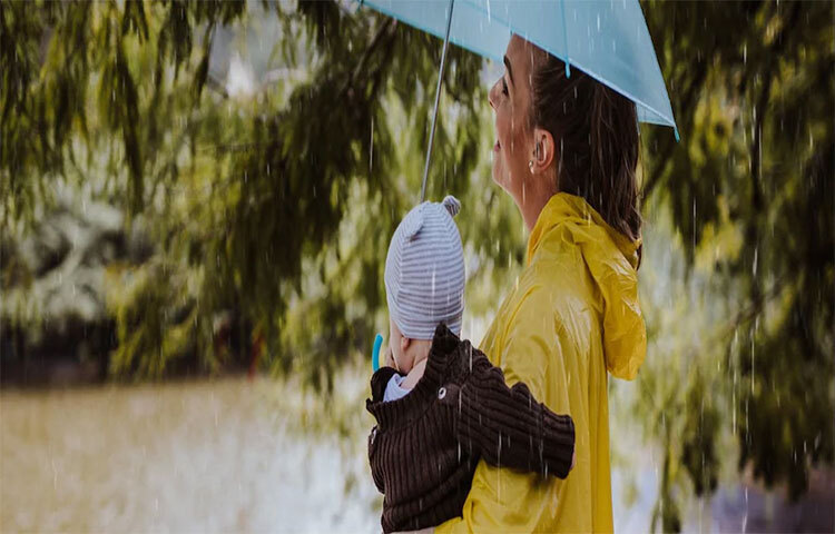 সুতির জামাকাপড়ের বদলে চেষ্টা করুন সিন্থেটিক জামাকাপড় পরতে। ছবি: সংগৃহীত