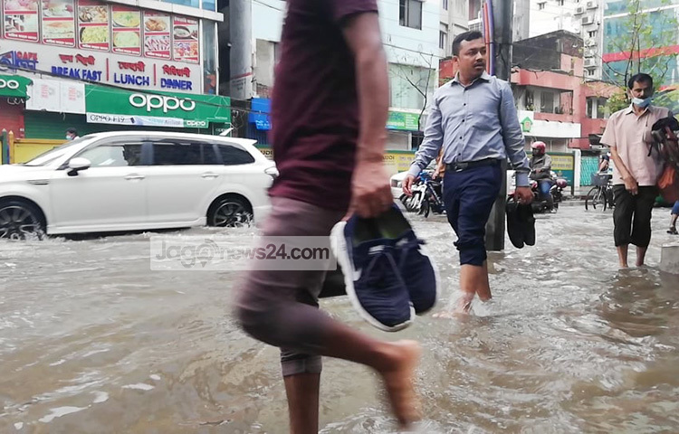 বর্ষাকাল আসার আগেই এমন টানা বৃষ্টিতে গরম কিছুটা কমেছে। ছবি: মাহবুব আলম