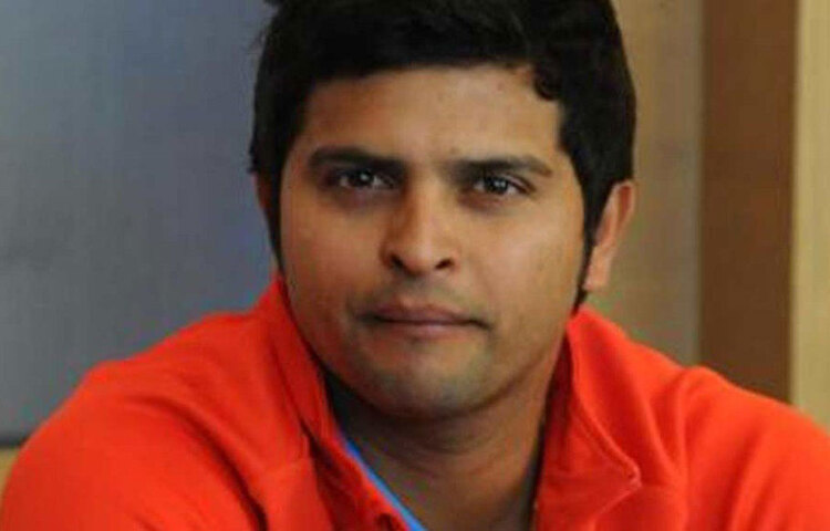 ভালো খবরের পাশাপাশি এ বছর দুঃসময়ও অপেক্ষা করে ছিল সুরেশ রায়নার জন্য। গত ১৯ অগস্ট মাঝরাতে পাঠানকোটের থারিয়াল গ্রামে তার কাকার পরিবারকে ডাকাতির উদ্দেশে আক্রমণ করেছিল দুষ্কৃতীরা।