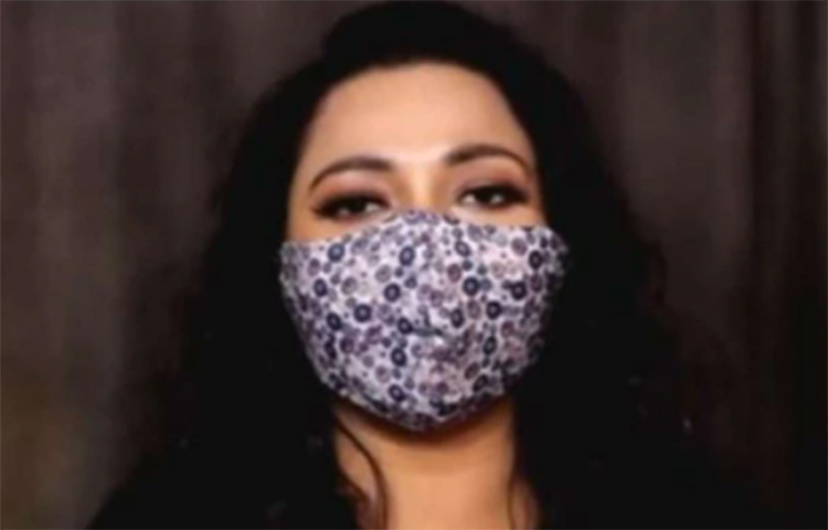 রাজের বিরুদ্ধে বিস্ফোরক অভিযোগ এনেছেন সাগরিকা। তার কথায়, তিনি মডেলিং করেন, তবে লকডাউনে হাতে কাজ ছিল না। সে সময় তার সঙ্গে যোগাযোগ করেন উমেশ কামাত, যিনি কিনা রাজের সহকারী। উমেশই তাকে ওয়েবসিরিজে অভিনয়ের প্রস্তাব দেন। তবে ভিডিও কলে আচমকাই তাকে পোশাক খুলে ফেলতে বলা হয়। উল্টো দিকে ছিলেন রাজ, উমেশ এবং মুখ ঢেকে রাখা এক ব্যক্তি। ছবি: সংগৃহীত