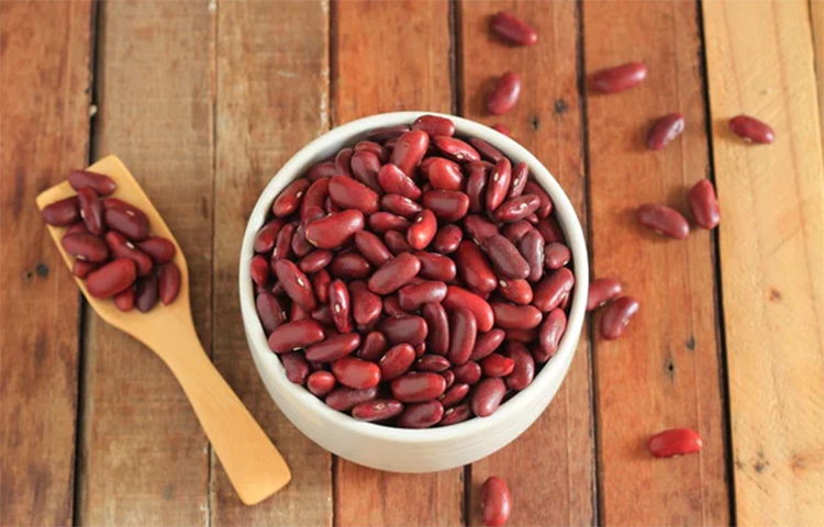 প্রোটিনের পাশাপাশি রাজমায় থাকে প্রচুর ফাইবার। তাছাড়া, রাজমায় যে ধরনের শর্করা থাকে, তার প্রায় শতকরা ৪০ ভাগেরই বিপাক হয় ধীর গতিতে। ফলে এর গ্লাইসেমিক সূচক অত্যন্ত কম, যা ডায়াবেটিস রোগীদের জন্য অত্যন্ত উপযোগী। ছবি: সংগৃহীত