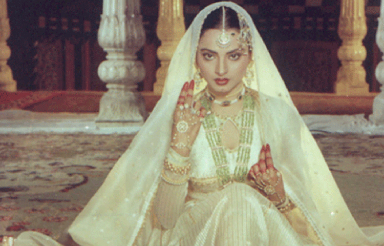 এ ছাড়াও তিনি মাঝে মাঝে যখন কোনো ছবিতে অতিথি শিল্পী হিসাবেও আসেন, তার জন্য মোটা অঙ্কের পারিশ্রমিক নেন।