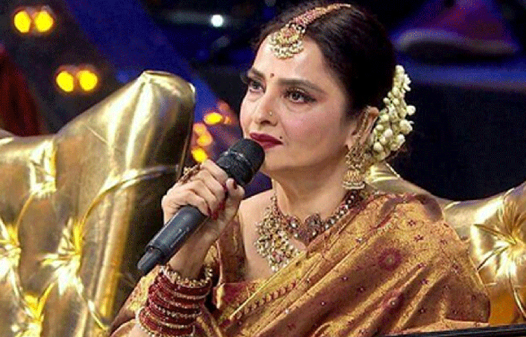 ১৯৭০ সালে প্রথম বলিউডে যাত্রা শুরু করেন তিনি। প্রথম ছবি থেকেই জনপ্রিয় হয়ে উঠেছিলেন তিনি।