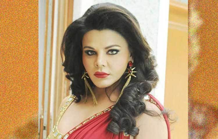 স্বামীকে কেনো প্রকাশ্যে আনছেন না? এই প্রশ্নের জবাবে তিনি বলেন, ‘হাজার আলোর ঝলকানি, ক্যামেরা, এসব থেকে দূরে থাকতেই পছন্দ করেন আমার স্বামী। মিডিয়ার সামনে আসাও তার একেবারেই পছন্দ নয়। বিয়ে তো পরিবারের মধ্যে ব্যাপার। সারা দুনিয়াকে জানানোর প্রয়োজন আছে কি?’