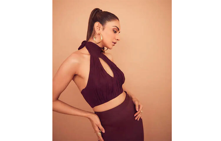 রাকুল প্রীতকে আগামী ছবি ‘রানওয়ে ৩৪’-এ পাইলটের ভূমিকায় দেখা যাবে। ছবি: সংগৃহীত