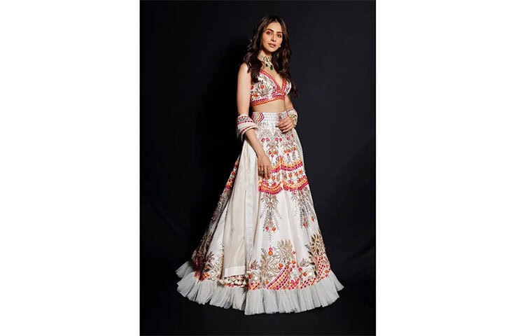 কামিজেও অনন্য লাগছে রাকুলকে। মিস ইন্ডিয়াসহ বেশ কয়েকটি সৌন্দর্য প্রতিযোগিতায় অংশ নিয়েছেন রাকুল, পুরস্কৃতও হন। ছবি: সংগৃহীত