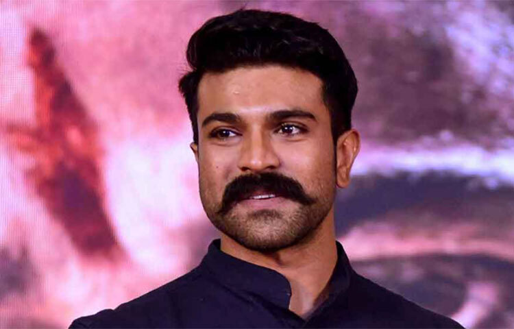 মুম্বাইয়ের পার্টিতে রামচরণদের সঙ্গে আসর জমাতে দেখা গিয়েছে পালক তিওয়ারি, সতীশ কৌশিক, অয়ন মুখোপাধ্যায়, অশ্বিনী তিওয়ারি আয়ার এবং মাকরু দেশপাণ্ডেকেও। ছবি: সংগৃহীত