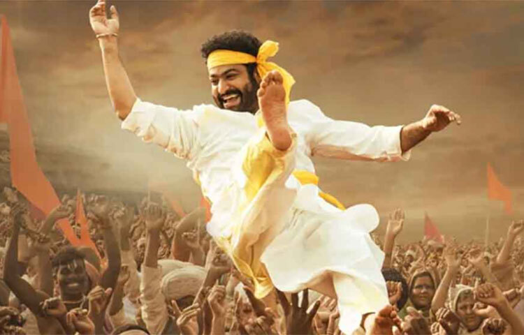 মূলত তেলুগু ভাষায় হলেও রাজামৌলীর এ ছবিটি একসঙ্গে আরও পাঁচটি ভাষায় মুক্তি পেয়েছে। তেলুগুর পাশাপাশি তামিল, কন্নড়, মালয়ালম এবং হিন্দিতে। ছবি: সংগৃহীত