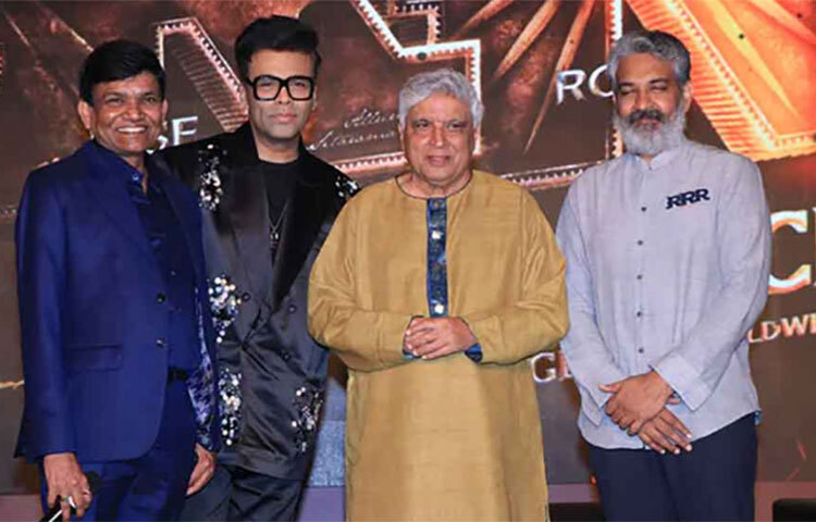 আমির খান বা হুমা কুরেশিদের পাশাপাশি দেখা গিয়েছে জিতেন্দ্র, তুষার কাপুর, জনি লিভার, জাভেদ আখতার, রাখি সাওয়ান্ত, করণ জোহরের মতো তারকাদের। ছবি: সংগৃহীত