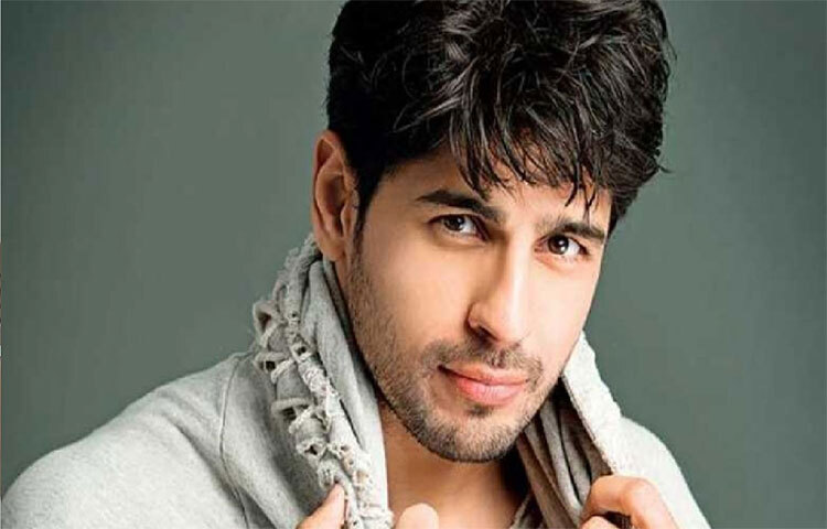 আলিয়ার সঙ্গে সিদ্ধার্থ মালহোত্রার প্রেমকাহানি সবারই জানা। আলিয়াকে একটি জনপ্রিয় ব্র্যান্ডের হ্যান্ডব্যাগ উপহার দিয়েছেন সিদ্ধার্থ, যার মূল্য ৩ লাখ রুপি। ছবি: সংগৃহীত