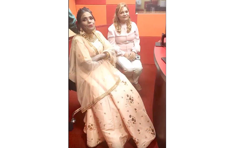 গানের জগতে খ্যাতি পাওয়ার পরই বারবার নিজেকে বদলে ফেলেছেন রানু মণ্ডল।