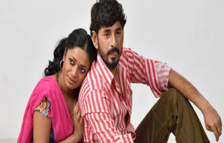 রানু মণ্ডলকে নিজের ভেতর ধারণ করতে নিরন্তর চেষ্টা করছেন ঈশিকা। ছবি: সংগৃহীত