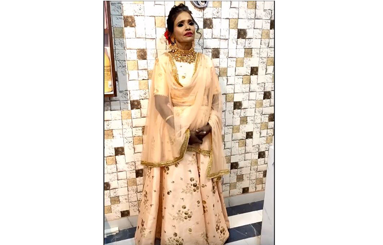 মেকওভারের পর রানু মণ্ডলের চেহারাই বদলে যায়।