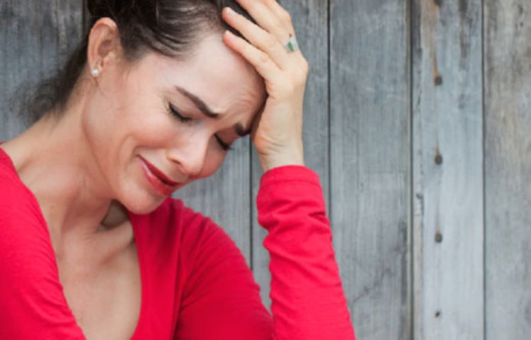 কর্কট রাশি: রেগে গেলে এরা গলার স্বর নামিয়ে কাঁদতে থাকে।