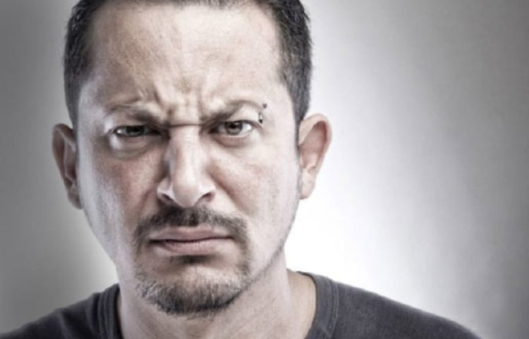 কন্যা রাশির: রেগে গেলে কন্যার জাতক-জাতিকারা চিৎকার না করে অন্য পথ অবলম্বন করে। বেশির ভাগ ক্ষেত্রে কোনও কথা না বলে মুখ গম্ভীর করে থাকে।