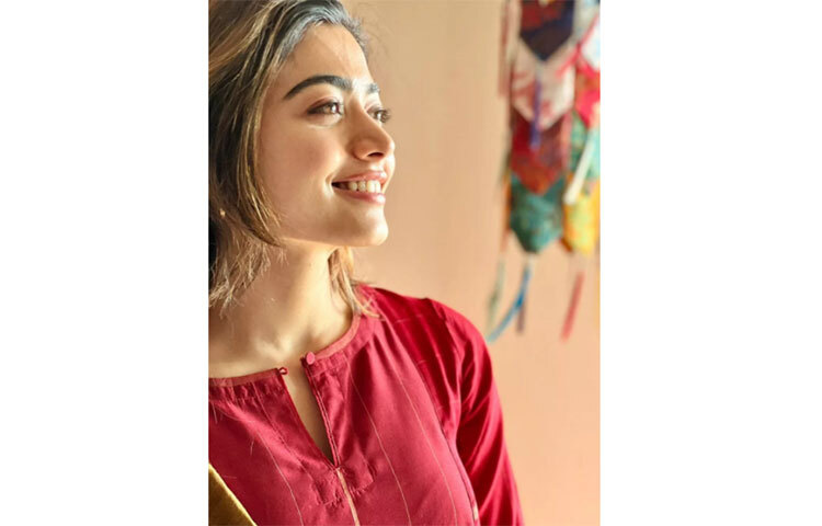 আল্লু অর্জুন অভিনীত ‘পুষ্পা’ ছবির অসাধারণ সফলতার পর এই দক্ষিণী নায়িকার জনপ্রিয়তা এখন আকাশছোঁয়া। ছবি: ইনস্টাগ্রাম