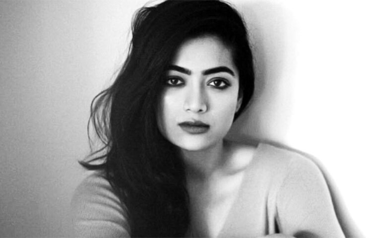 রেশমিকা তার ইনস্টাগ্রামে লেখেন, ‘মানুষ হিসেবে কিছু খ্ুঁত রয়েছে সকলের মধ্যেই। কিছু বিষয় অপারগতা থাকবে। কিন্তু এমন এক সময় আসবে, যখন তুমি বুঝবে, লোকে কী বলবে, তার থেকেও তোমার ব্যাপ্তি অনেক বেশি। ছবি: সংগৃহীত